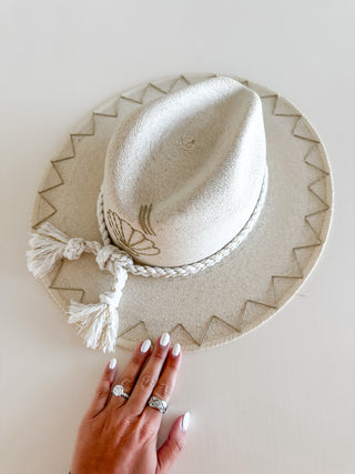 Tipsy Threads Palm Hat With Cabo Shell