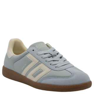 Back 70 Cloud D26 in Light Sky