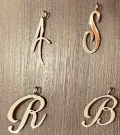 LARGE LETTER PENDANT / GOLD