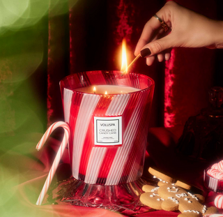 VOLUSPA CRUSHED CANDY CANE 3WICK HEARTH / In Store Only