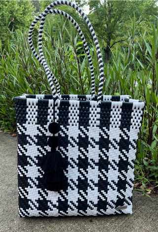 VALEROSA BLACK AND WHITE HOUNDSTOOTH PLAYERA TOTE