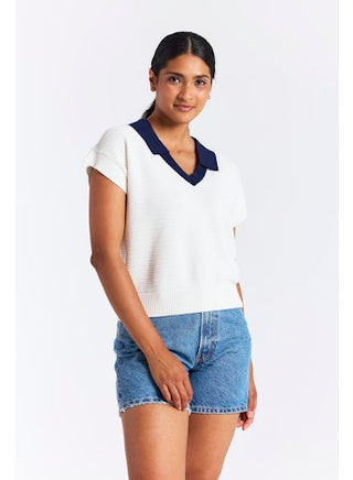 Brodie Rippled V Neck Vest In Ivory/Navy