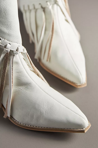 Buck Tassle Bootie / White